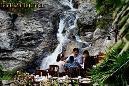 an intimate lunch with family