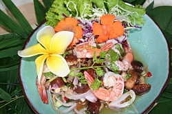 Spicy noodle salad with mushrooms