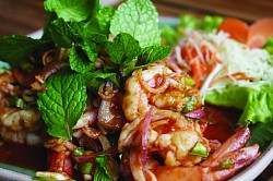 Spicy salad with shrimp 