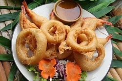 Fried shrimp and onions
