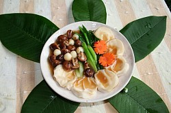 Mushroom and vegetable in sauce